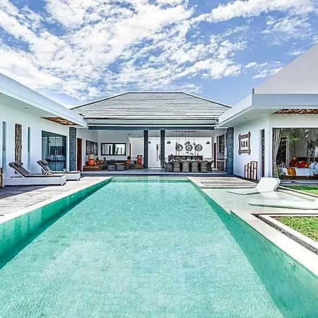 Canggu 400M To Beach Escape 4Br Designer Villa