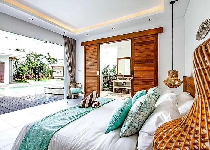 ホテル Canggu 400m To Escape 4br Designer 4*