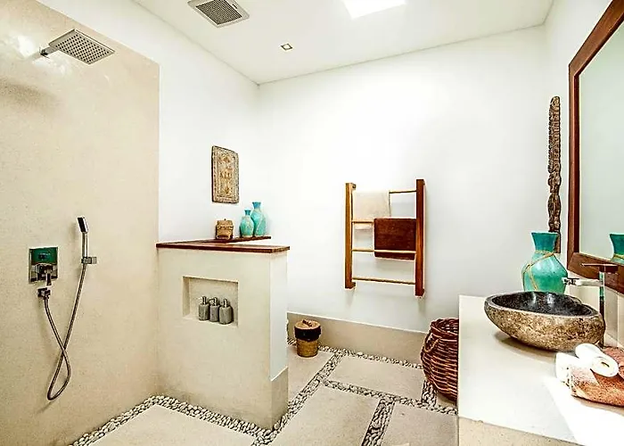 Canggu 400m To Escape 4br Designer バリ島